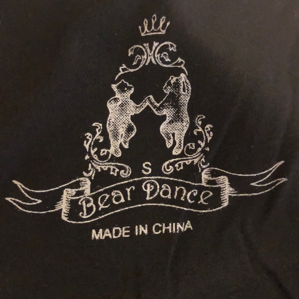 *ONE Left Bear Dance | Mama Shark Graphic Tank Top - Picture 7 of 8
